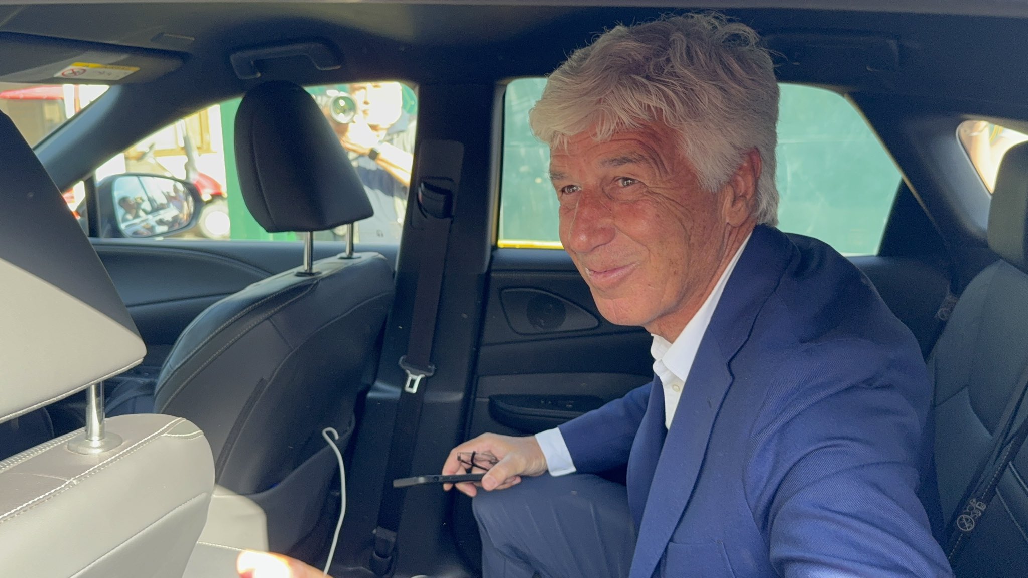LIVE – Inizia la stagione della Roma: entusiasmo alle stelle a Trigoria, presente Pellegrini LIVE – Inizia la stagione della Roma: entusiasmo alle stelle a Trigoria, presente Pellegrini