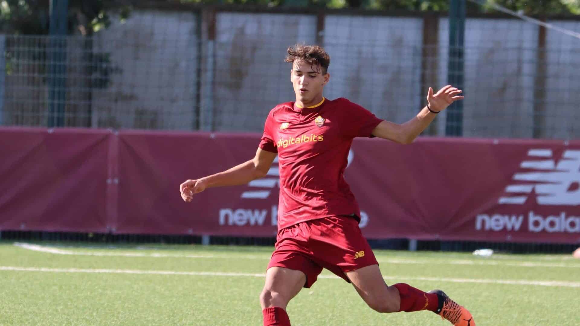 Matteo Plaia con la maglia della Roma