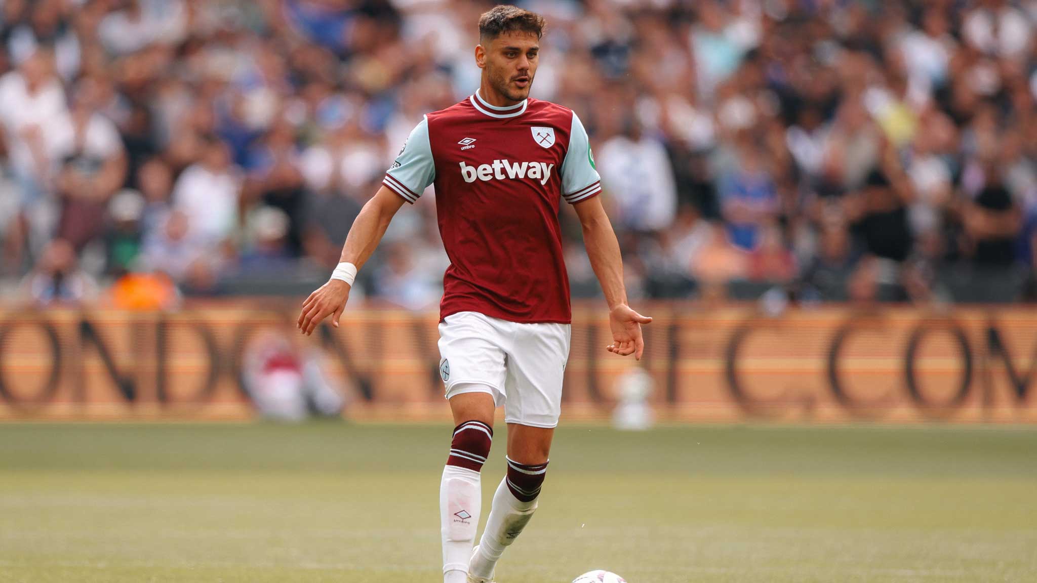 Calciomercato Roma, idea Mavropanos: è l’alternativa a Lucumì Calciomercato Roma, idea Mavropanos: è l’alternativa a Lucumì