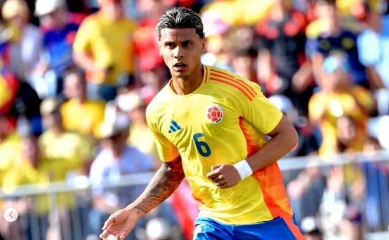 Richard Rios in azione con la Nazionale colombiana