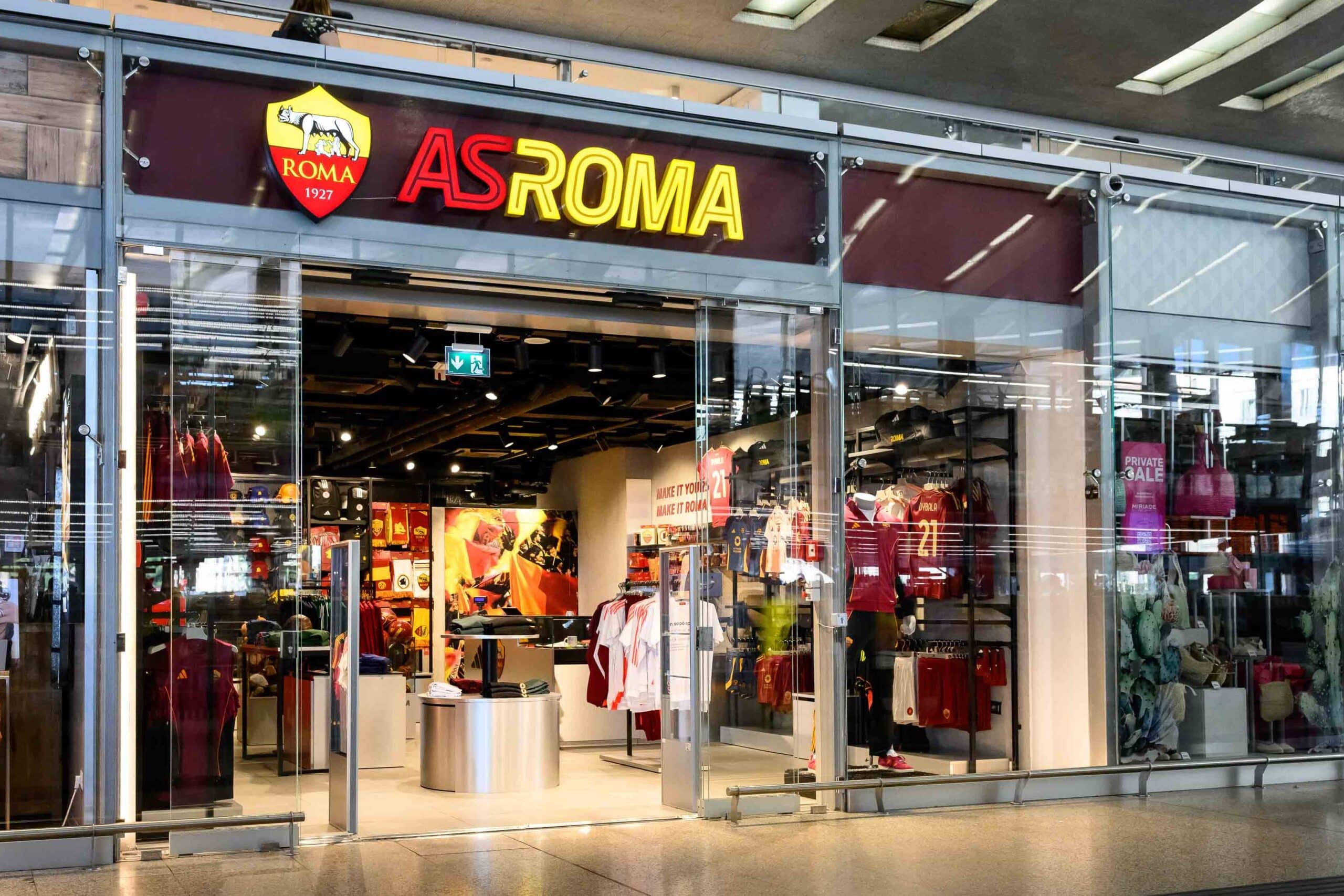 Nuovo Roma Store inaugurato alla Stazione Termini: settimo negozio in città Nuovo Roma Store inaugurato alla Stazione Termini: settimo negozio in città