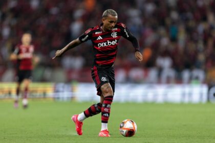 Wesley, terzino del Flamengo, durante una partita del campionato brasiliano