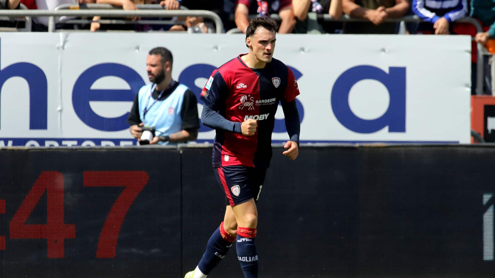 Zortea con la maglia del Cagliari