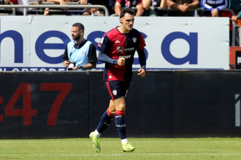 Zortea con la maglia del Cagliari