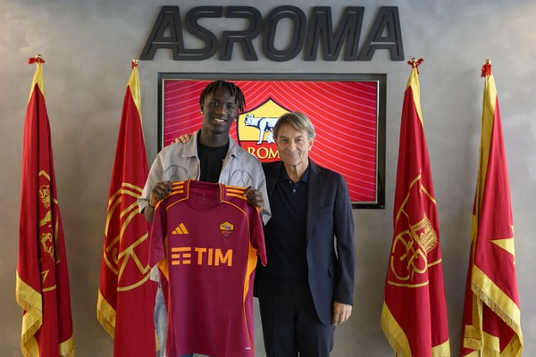 Roma, ufficiale l’arrivo di Mandjou Camara: colpo per il settore giovanile Roma, ufficiale l’arrivo di Mandjou Camara: colpo per il settore giovanile
