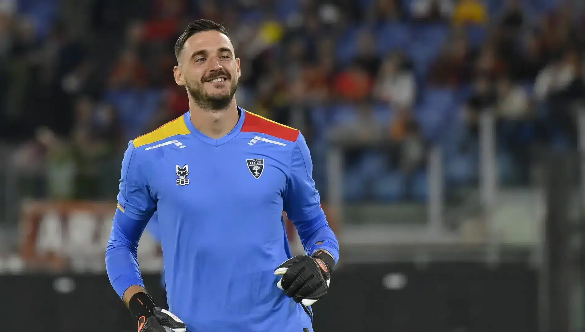 Wladimiro Falcone con la maglia del Lecce