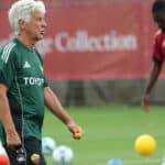 Gian Piero Gasperini in campo a Trigoria durante il primo allenamento stagionale della Roma