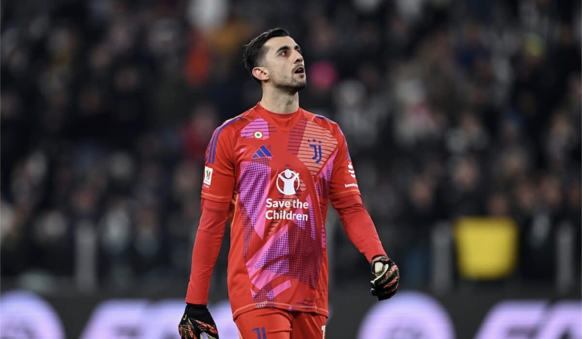 Mattia Perin con la maglia della Juventus durante una partita di Coppa Italia