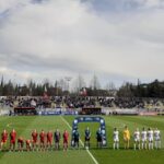 Roma Femminile e Inter in campo davanti ai tifosi per una partita di Serie A