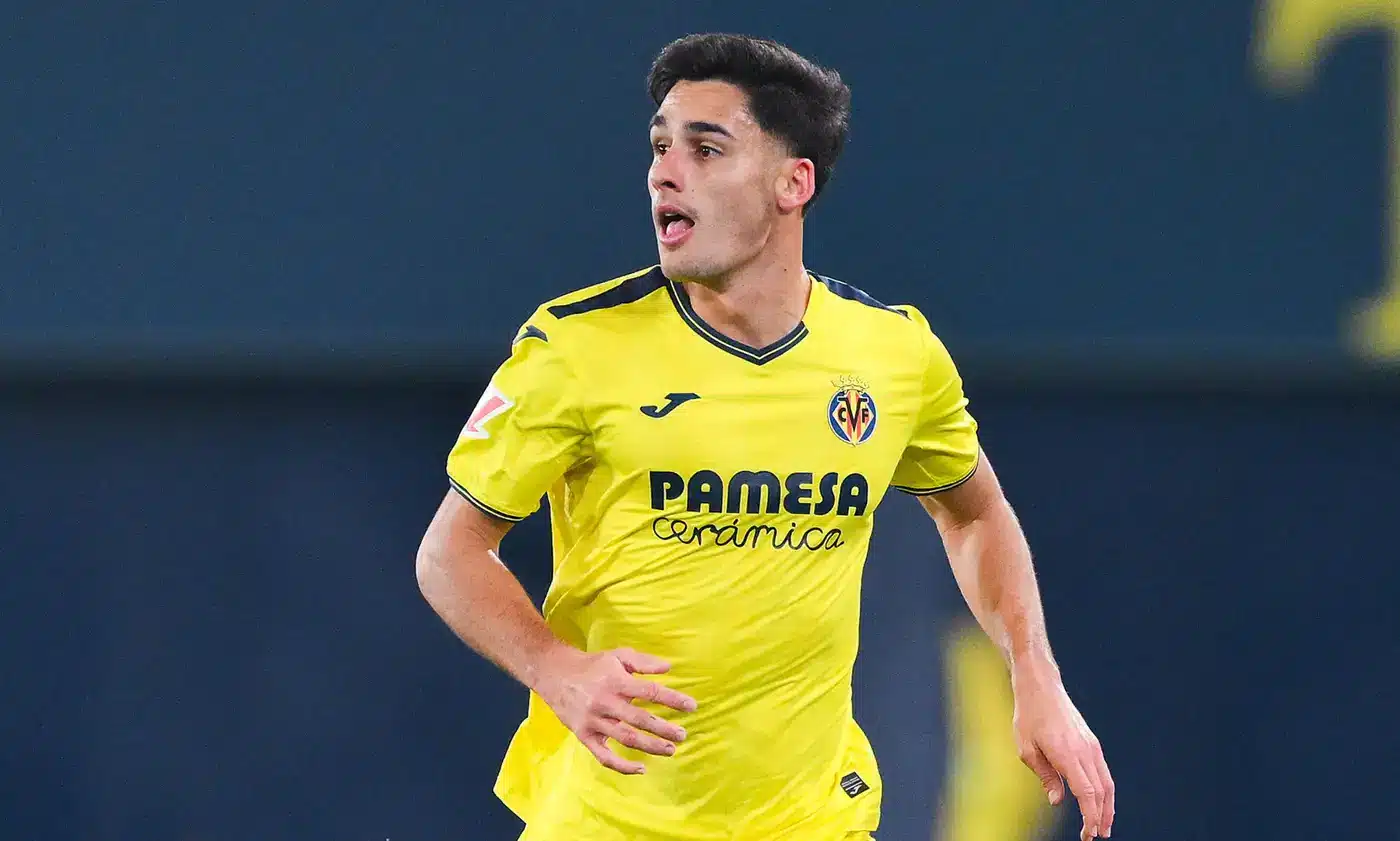 Sergi Cardona con la maglia del Villarreal