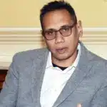 Mirwan Suwarso, patron del Como, durante un’intervista pubblica